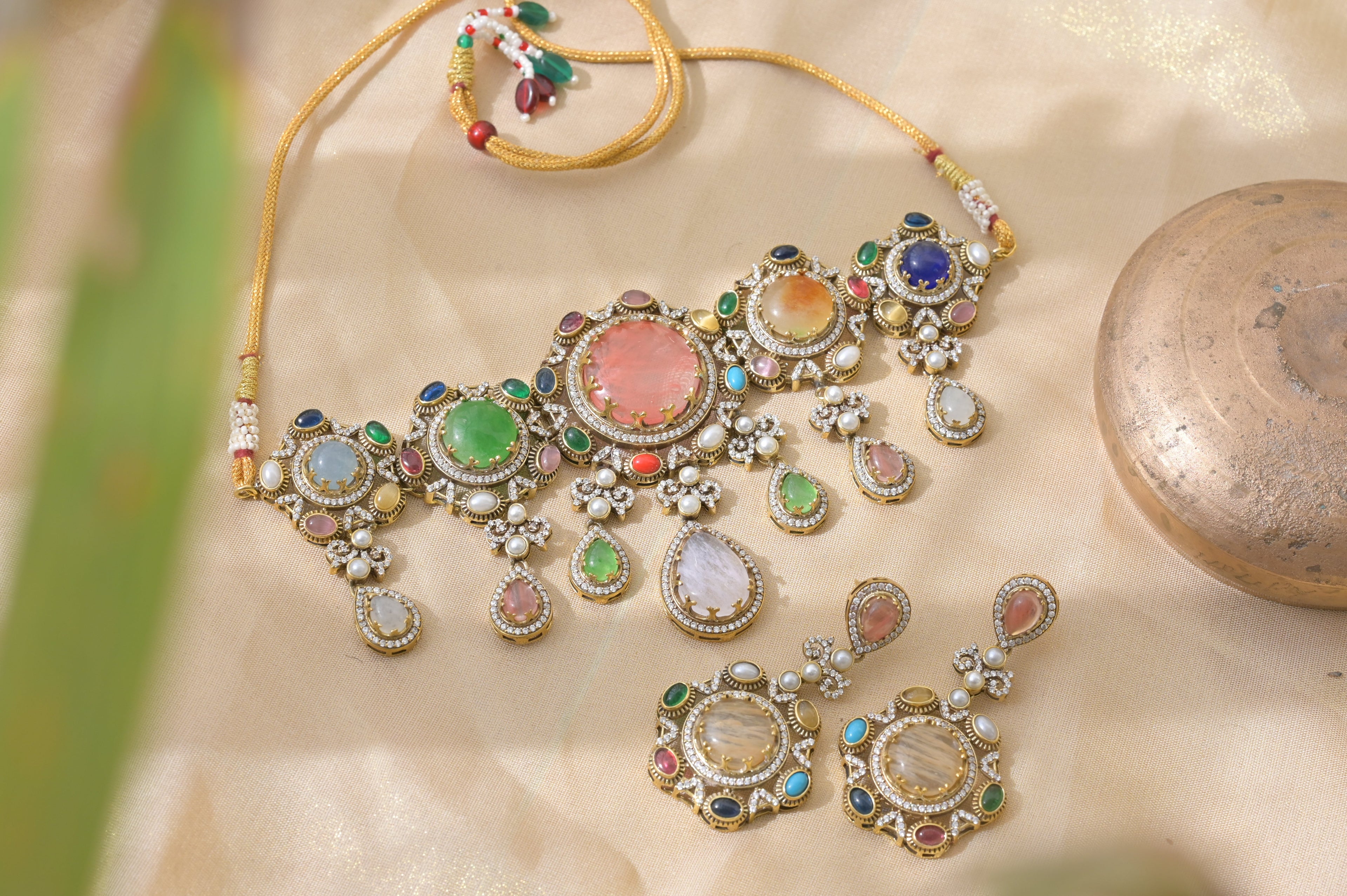 Multicolor Stone Choker Set