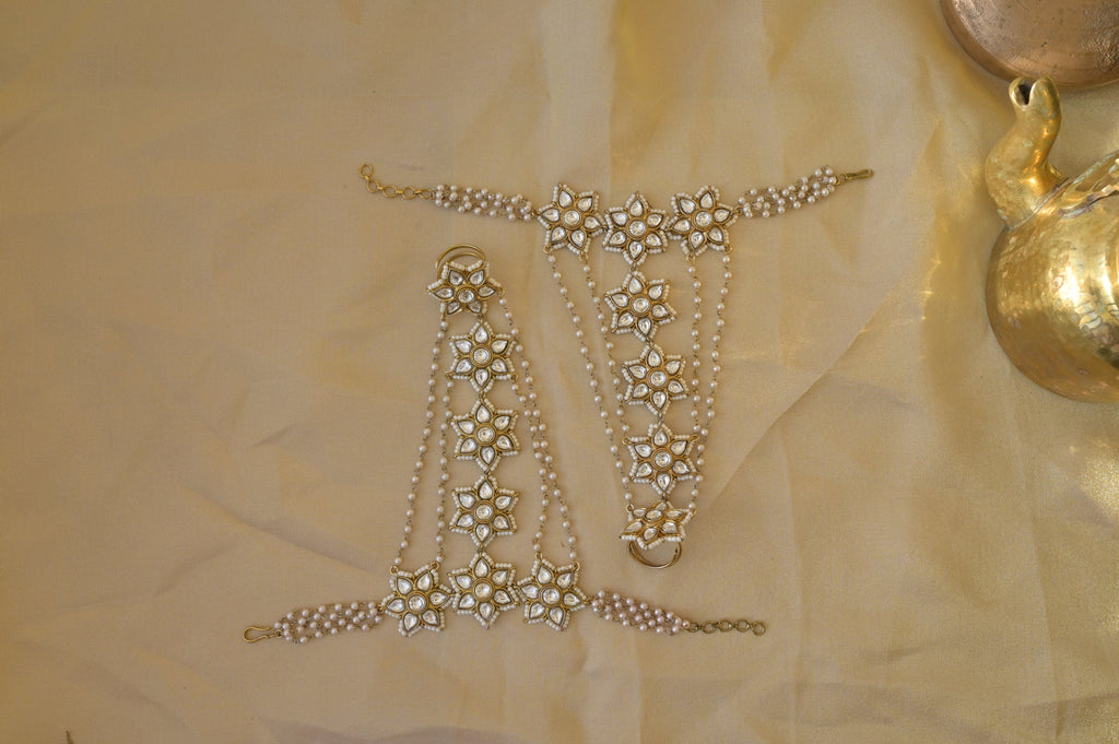 Floral Kundan Hathphool